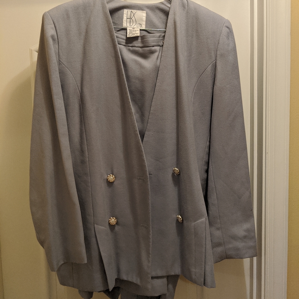 Skirt suit
